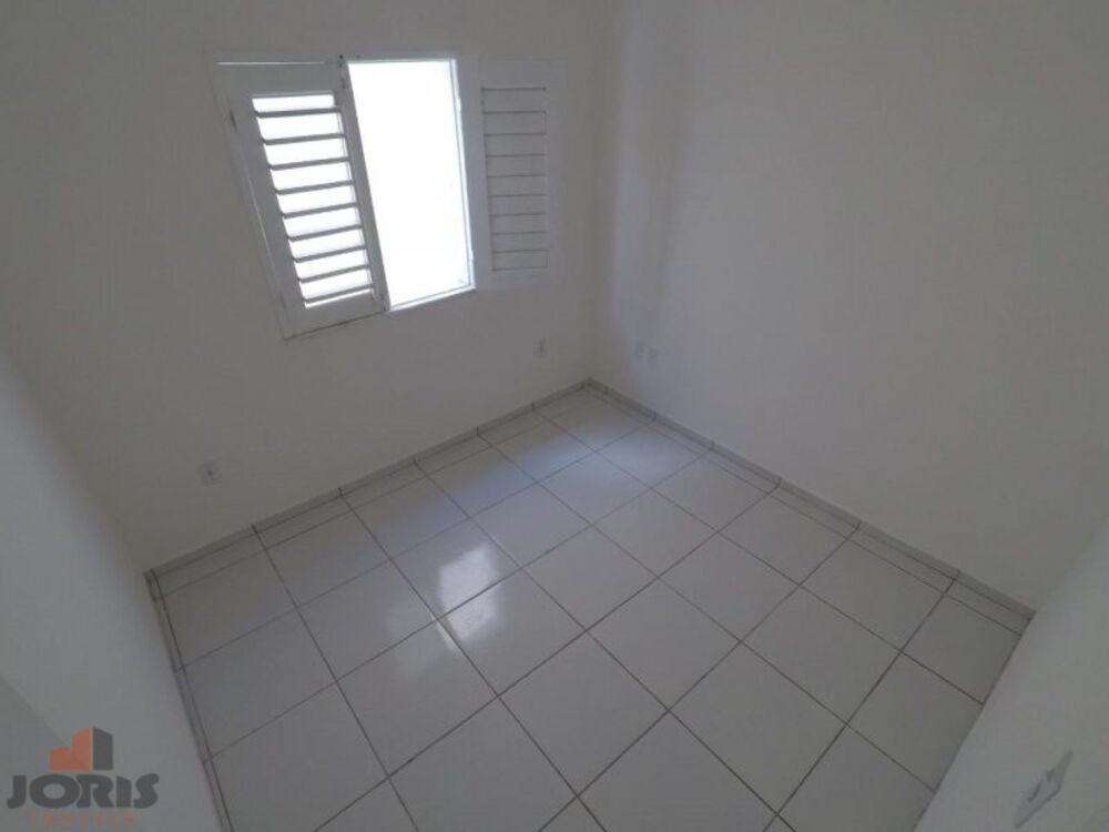 Casa à venda com 2 quartos, 70m² - Foto 3