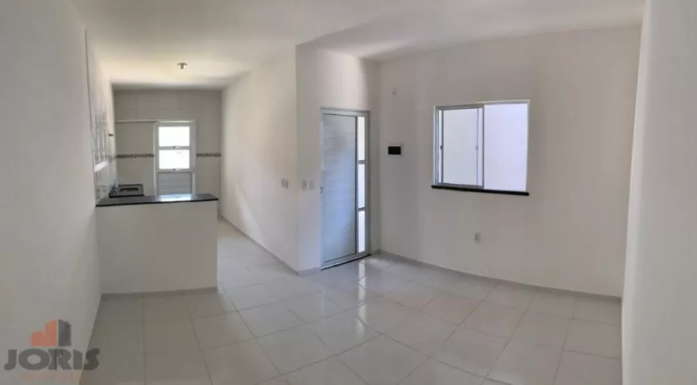 Casa à venda com 2 quartos, 81m² - Foto 2