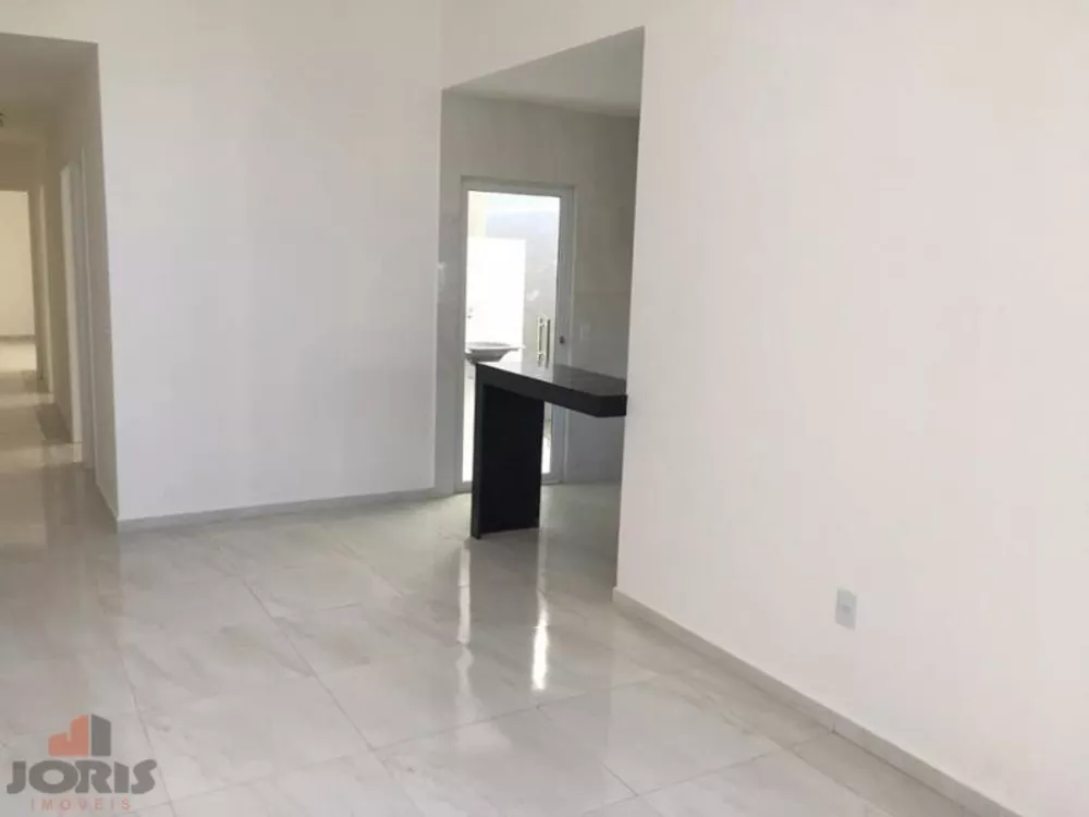 Casa à venda com 3 quartos, 75m² - Foto 2