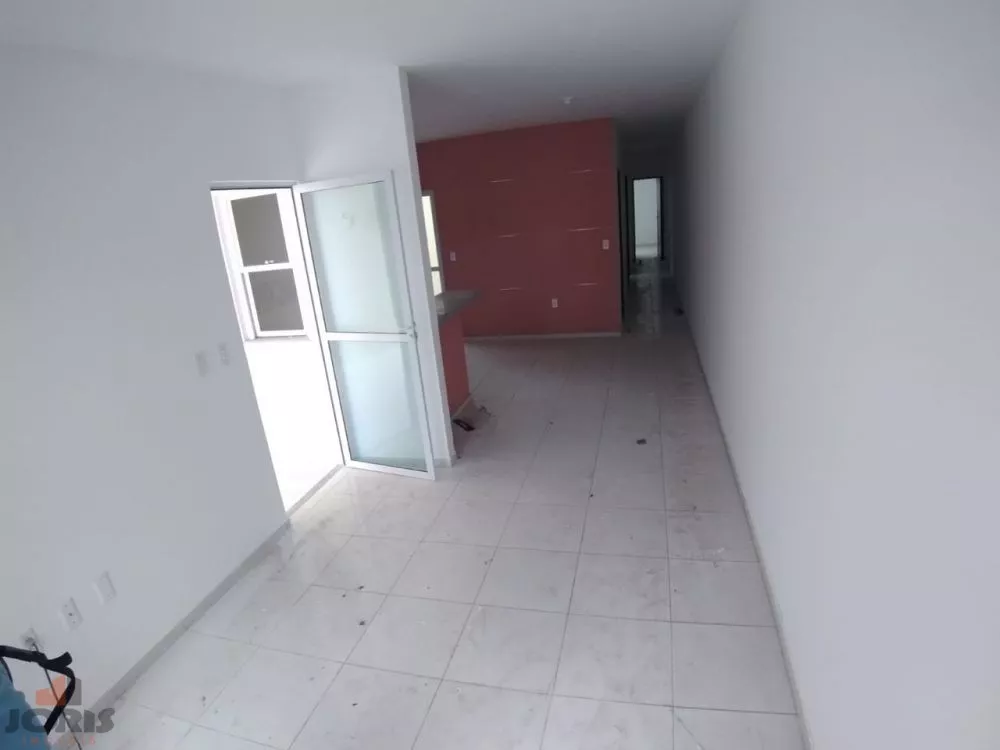 Casa à venda com 3 quartos, 97m² - Foto 2