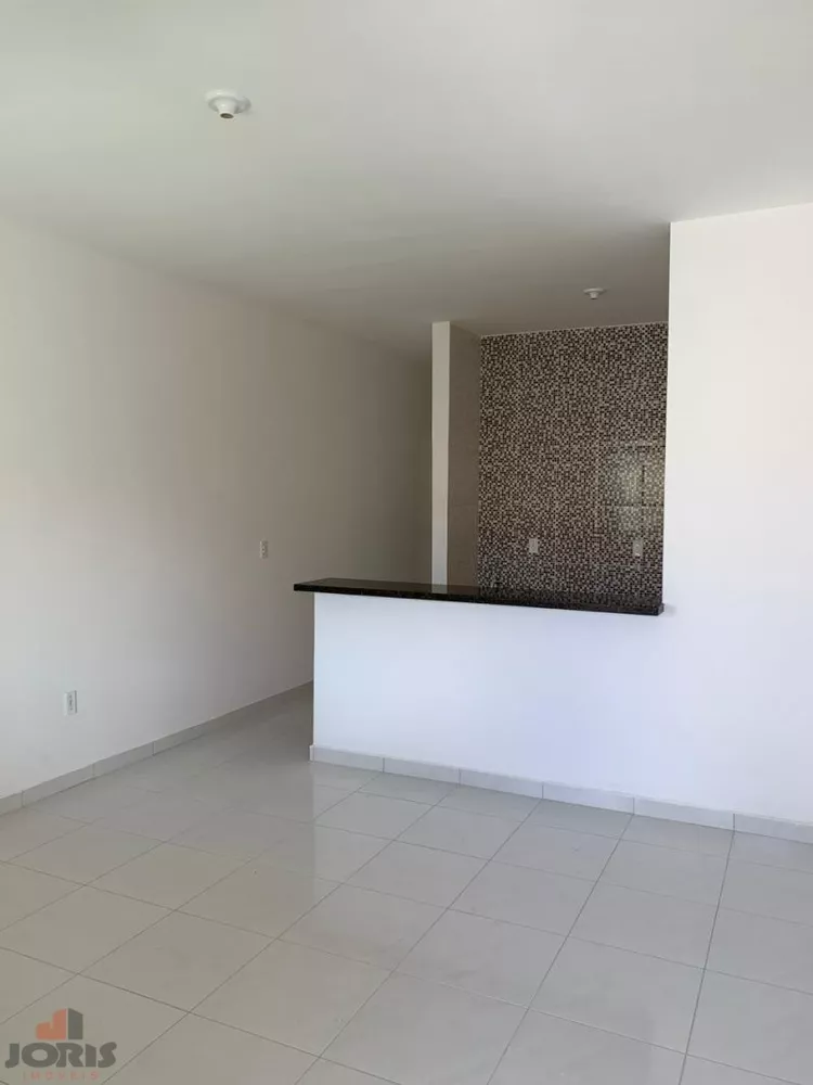 Casa à venda com 2 quartos, 75m² - Foto 4