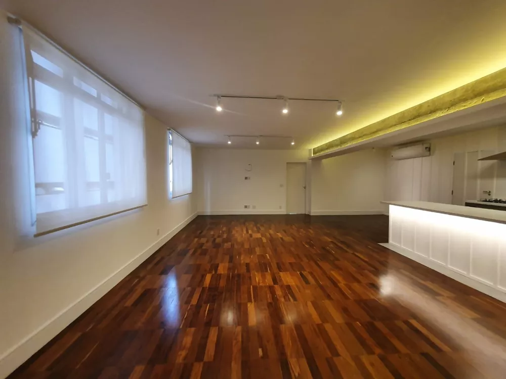 Apartamento à venda com 3 quartos, 135m² - Foto 1