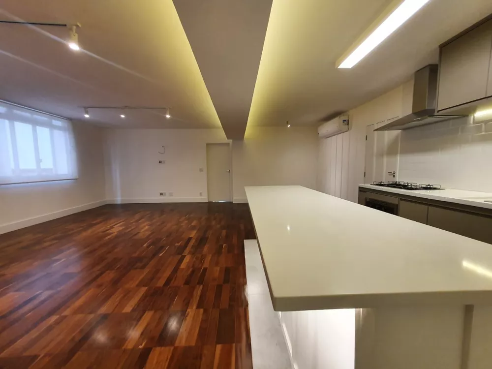 Apartamento à venda com 3 quartos, 135m² - Foto 2