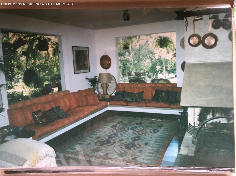 Casa à venda com 5 quartos, 1300m² - Foto 1