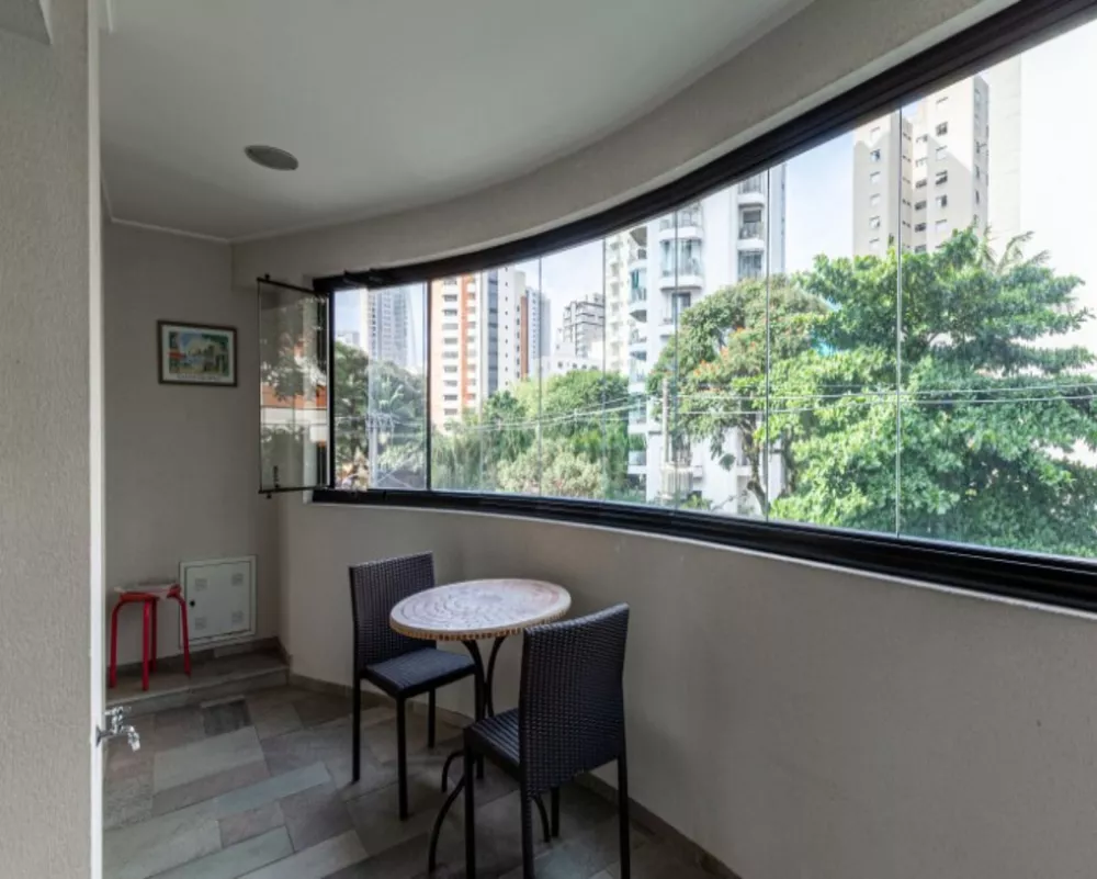 Apartamento à venda com 3 quartos, 140m² - Foto 2