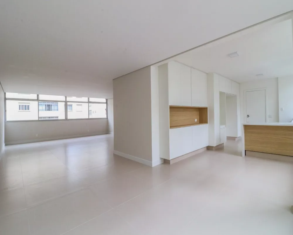 Apartamento à venda com 3 quartos, 235m² - Foto 3