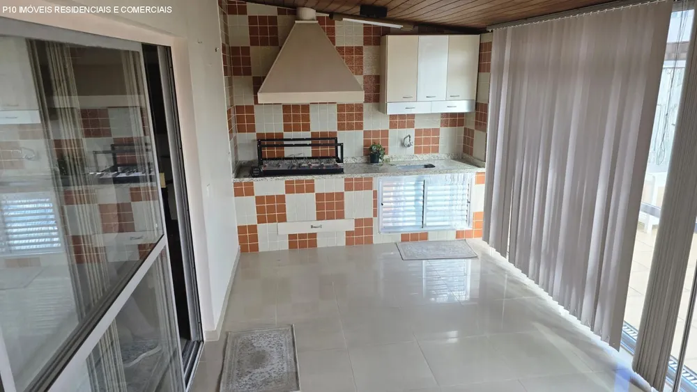 Cobertura, 3 quartos, 217 m² - Foto 2