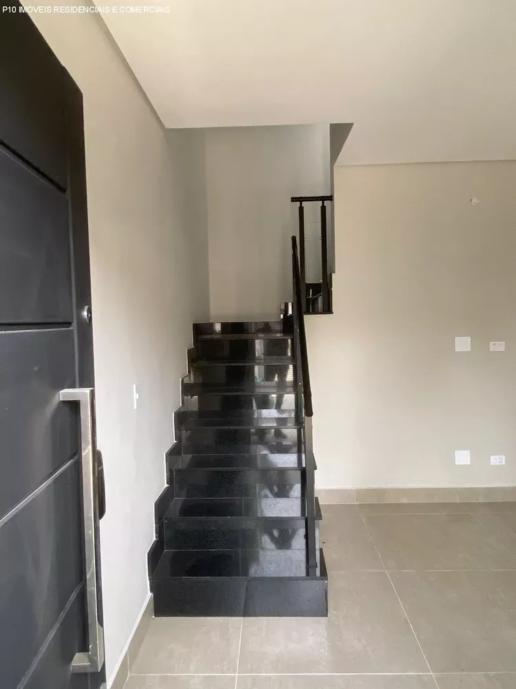 Casa à venda com 3 quartos, 105m² - Foto 2