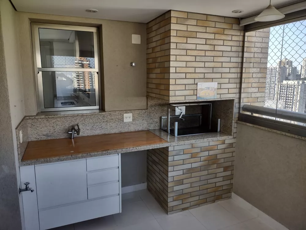 Apartamento à venda com 3 quartos, 212m² - Foto 3