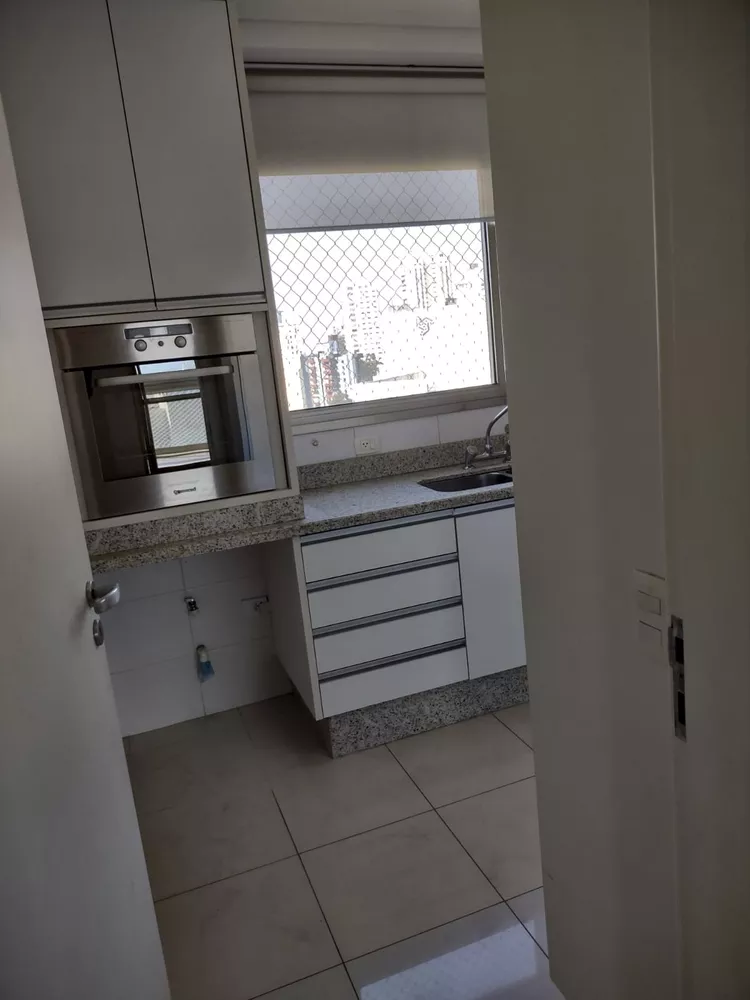 Apartamento à venda com 3 quartos, 212m² - Foto 4