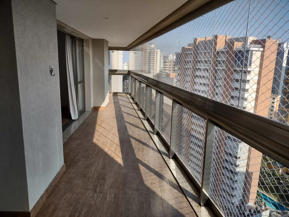 Apartamento à venda com 3 quartos, 212m² - Foto 1