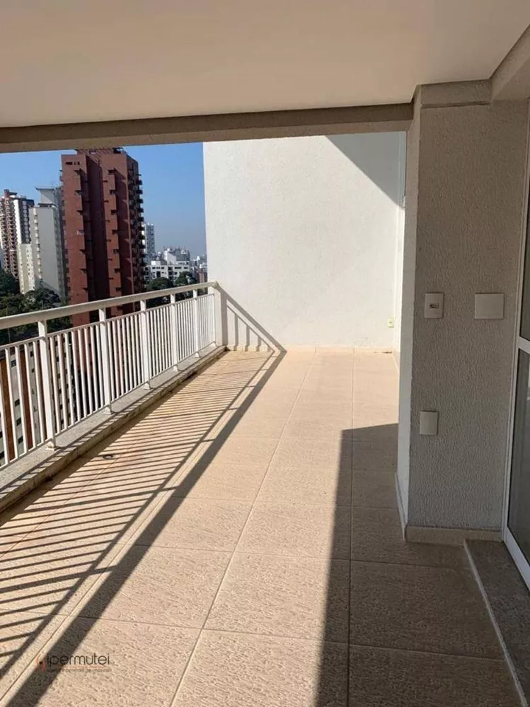 Apartamento à venda com 3 quartos, 238m² - Foto 2