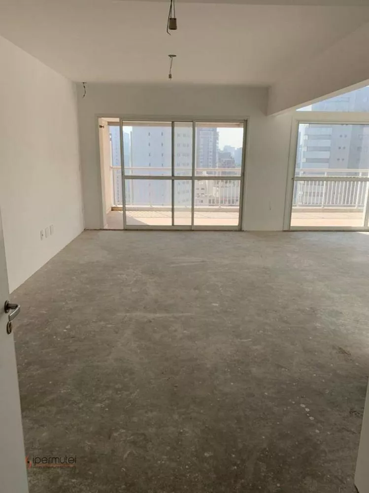 Apartamento à venda com 3 quartos, 238m² - Foto 1