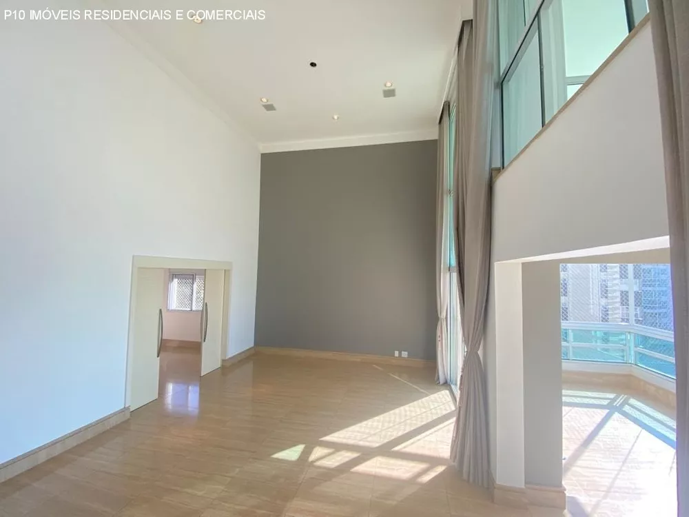 Apartamento à venda com 4 quartos, 255m² - Foto 2