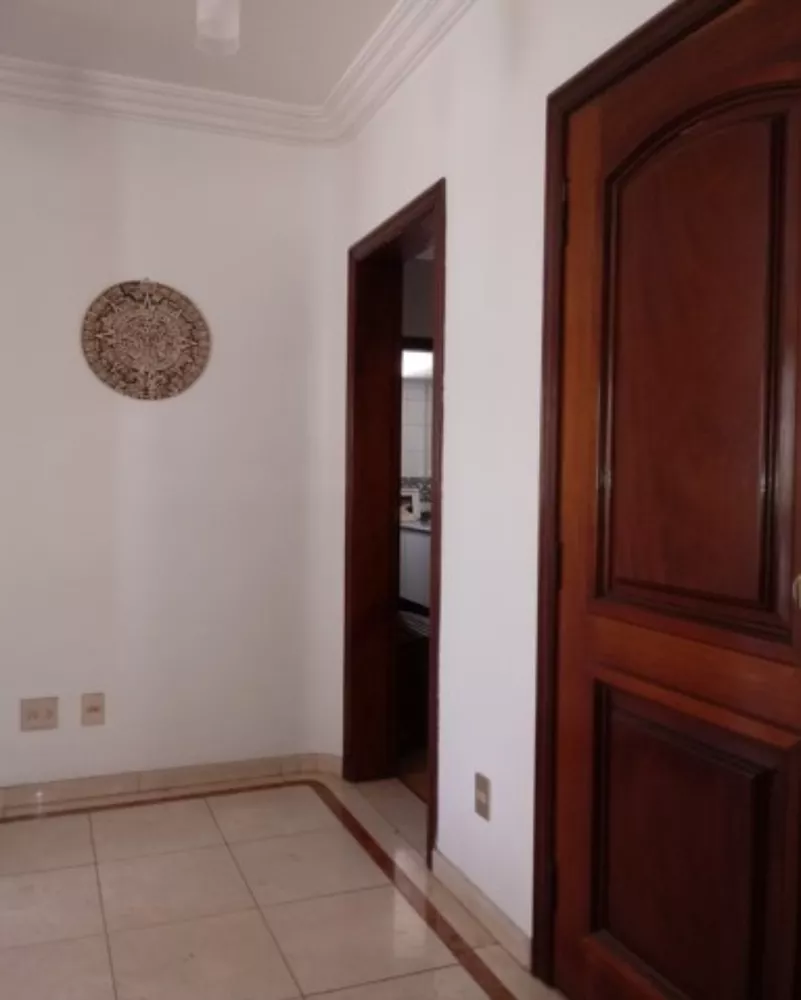 Apartamento à venda com 4 quartos, 214m² - Foto 2