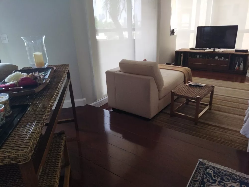 Apartamento à venda com 3 quartos, 240m² - Foto 3