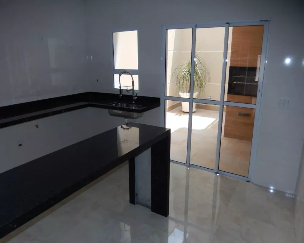 Sobrado à venda com 4 quartos, 200m² - Foto 2