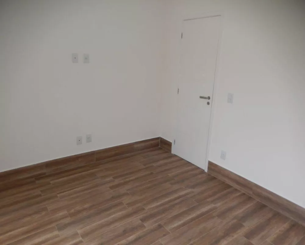 Sobrado à venda com 4 quartos, 200m² - Foto 4