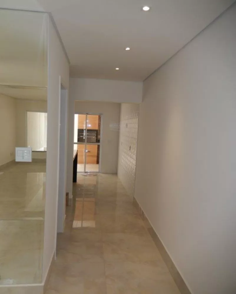 Sobrado à venda com 4 quartos, 200m² - Foto 3