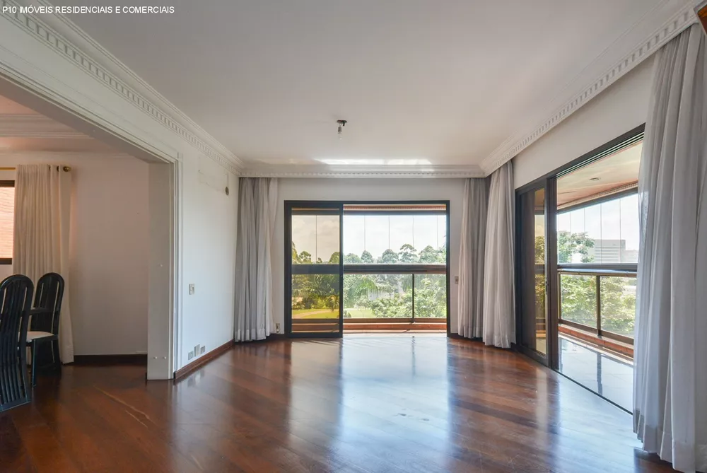 Apartamento à venda com 4 quartos, 235m² - Foto 1