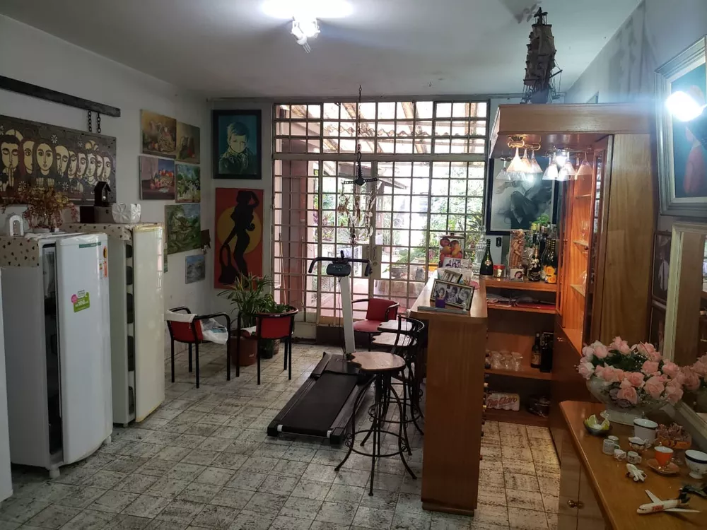 Casa à venda com 3 quartos, 500m² - Foto 1