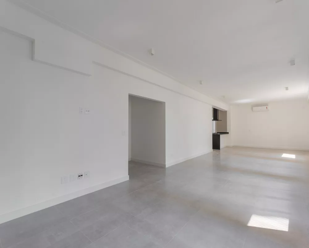 Apartamento à venda com 3 quartos, 225m² - Foto 1