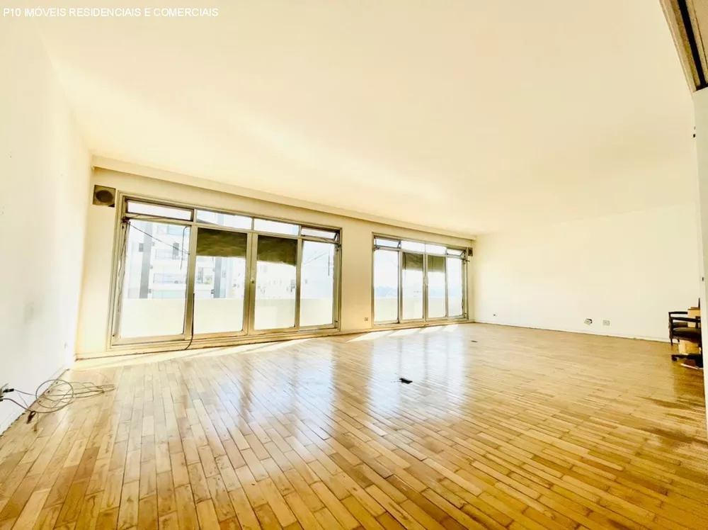 Apartamento à venda com 3 quartos, 300m² - Foto 2