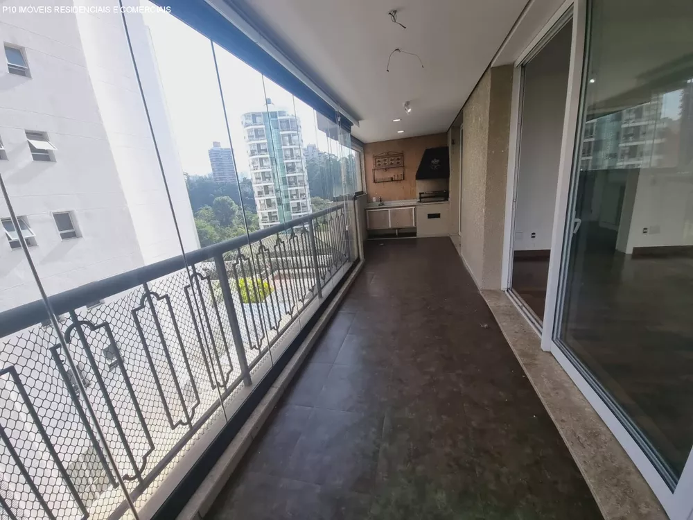 Apartamento para alugar com 4 quartos, 235m² - Foto 2