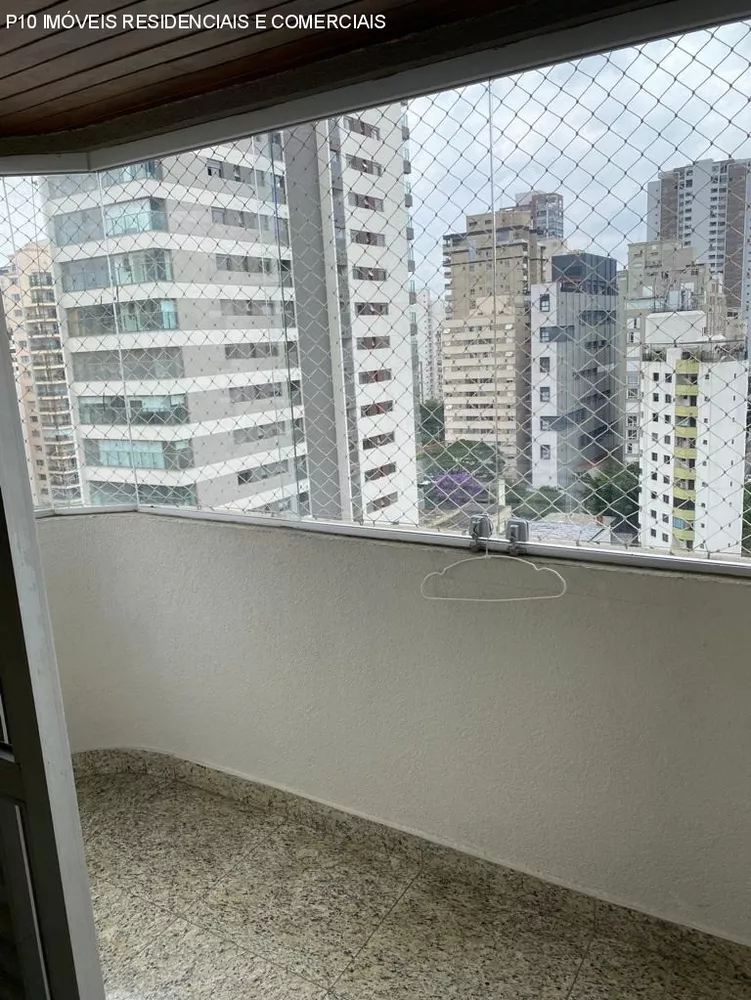 Apartamento à venda com 3 quartos, 200m² - Foto 2