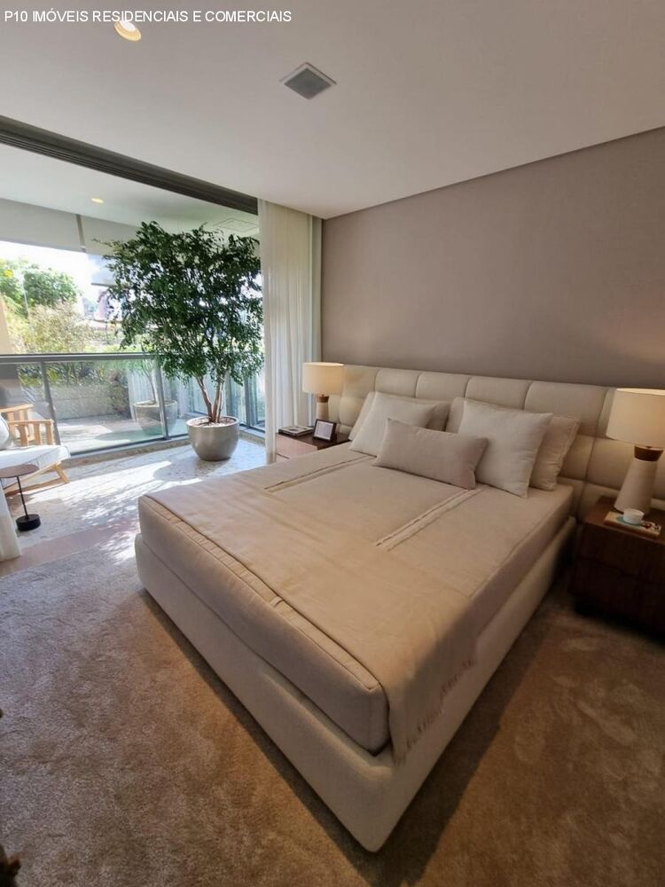Apartamento, 3 quartos, 240 m² - Foto 1