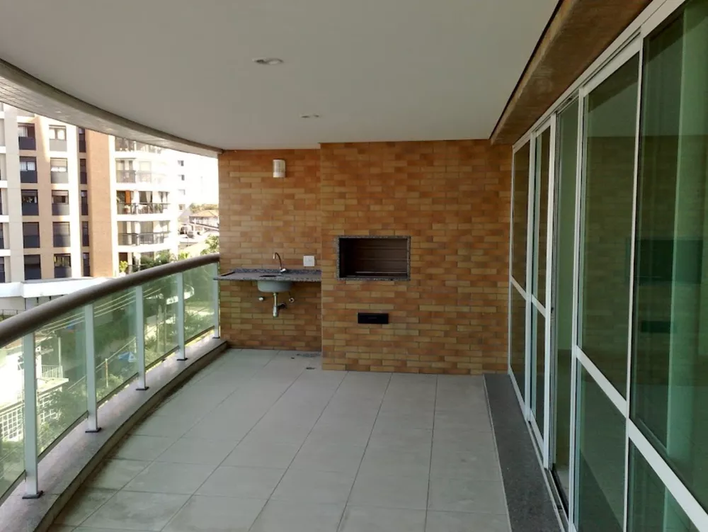 Apartamento à venda com 3 quartos, 157m² - Foto 2