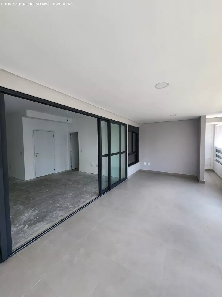 Apartamento à venda com 3 quartos, 162m² - Foto 2