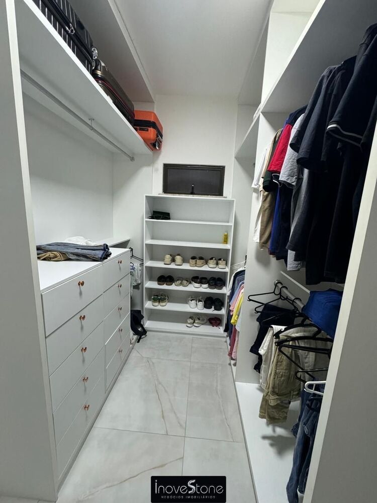 Casa de Condomínio para alugar com 4 quartos, 250m² - Foto 3