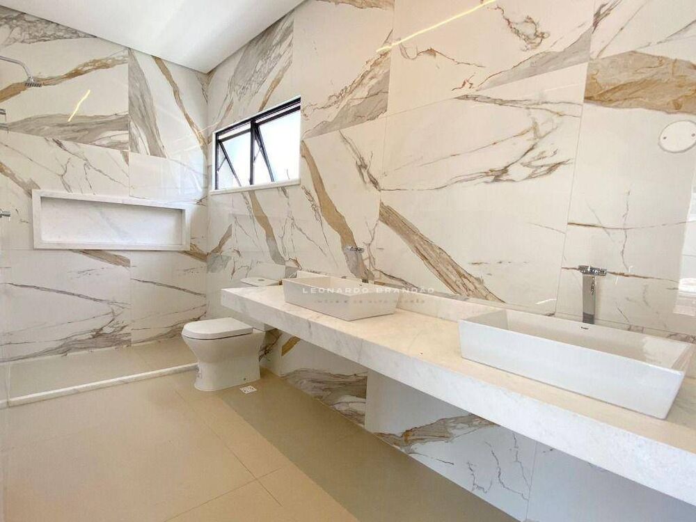 Casa de Condomínio à venda com 4 quartos, 310m² - Foto 2