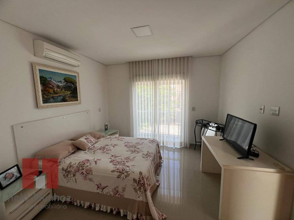 Casa, 4 quartos, 368 m² - Foto 1