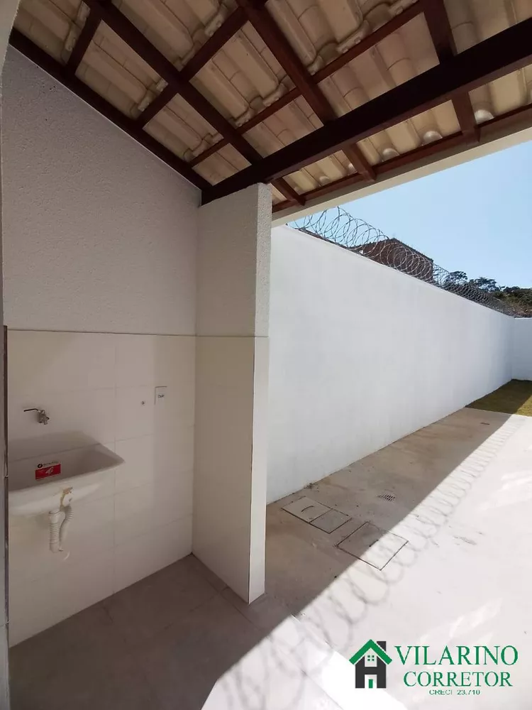 Casa à venda com 3 quartos, 65m² - Foto 2