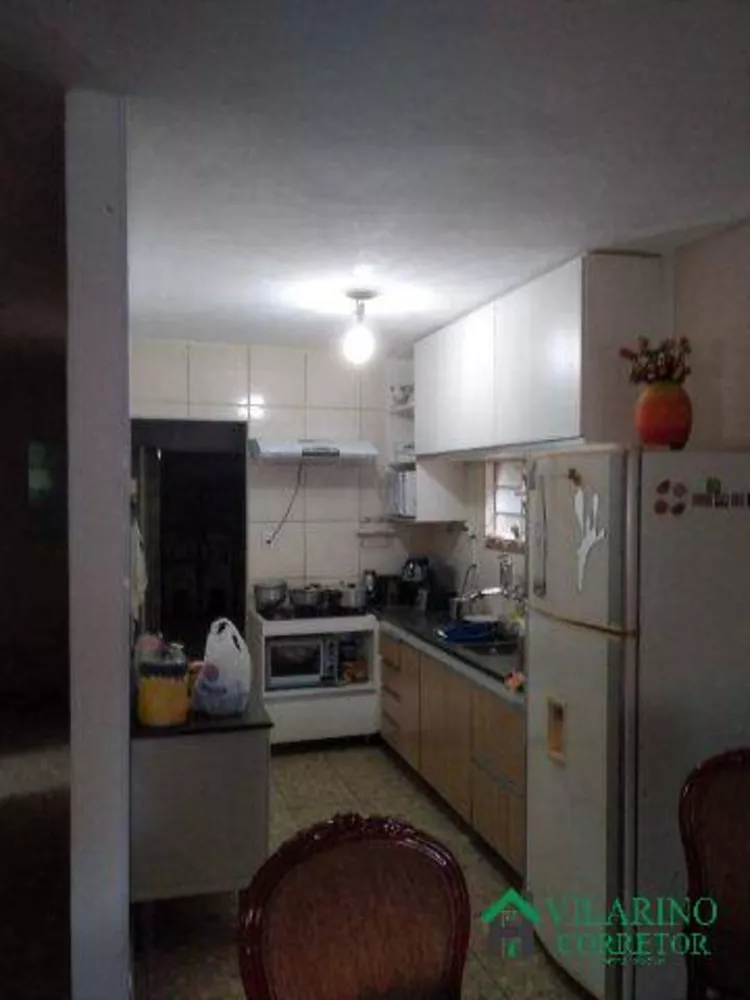 Casa à venda com 4 quartos, 200m² - Foto 1