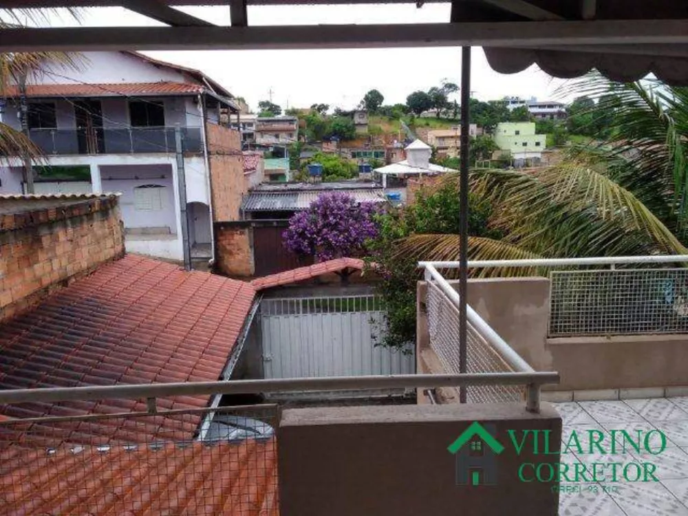 Casa à venda com 4 quartos, 200m² - Foto 3