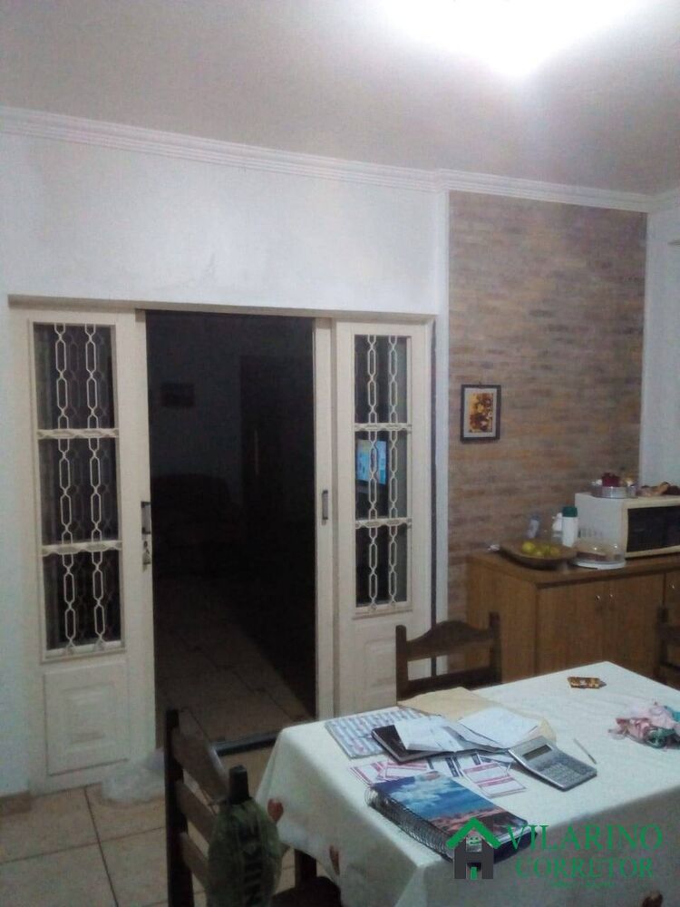 Casa à venda com 3 quartos, 210m² - Foto 2