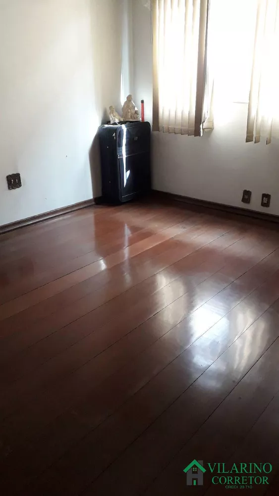 Sobrado à venda com 9 quartos, 360m² - Foto 1