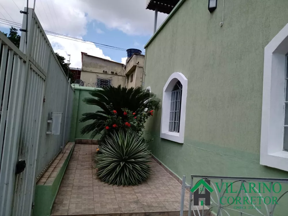 Casa à venda com 3 quartos, 280m² - Foto 2