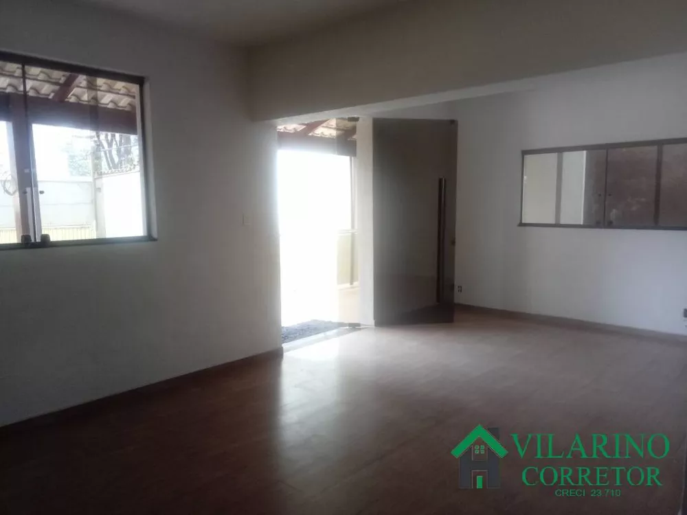 Casa à venda com 4 quartos, 330m² - Foto 2