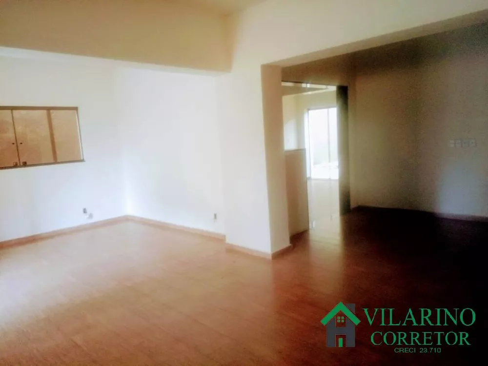 Casa à venda com 4 quartos, 330m² - Foto 1