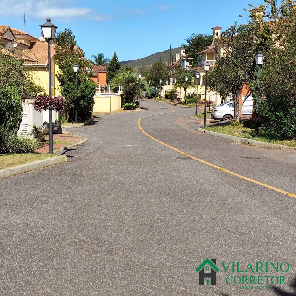 Casa à venda com 4 quartos, 292m² - Foto 1