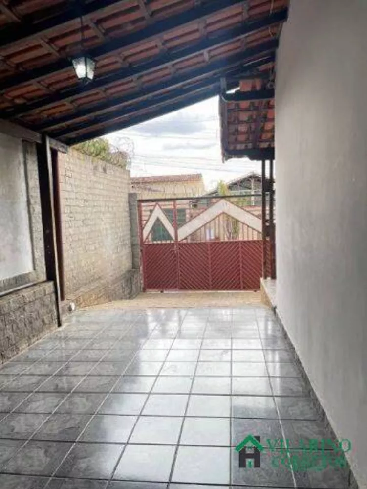 Casa à venda com 6 quartos, 251m² - Foto 2