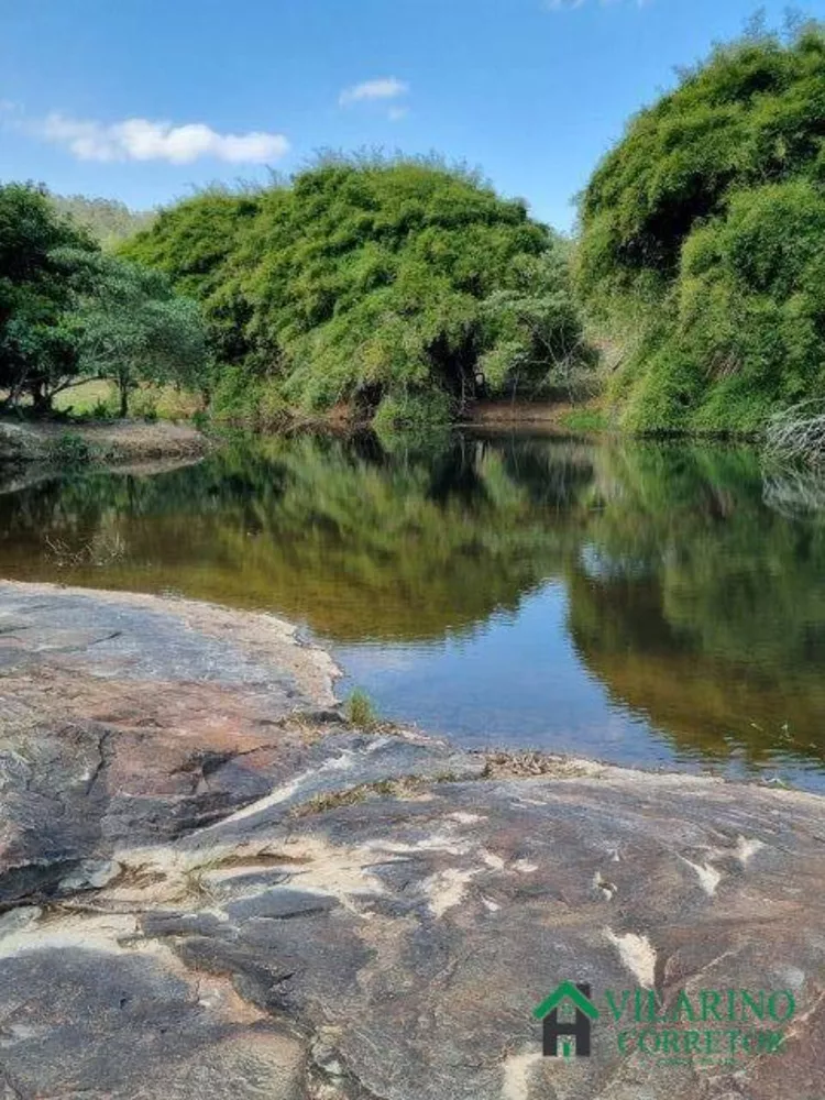 Fazenda à venda com 8 quartos, 500m² - Foto 1