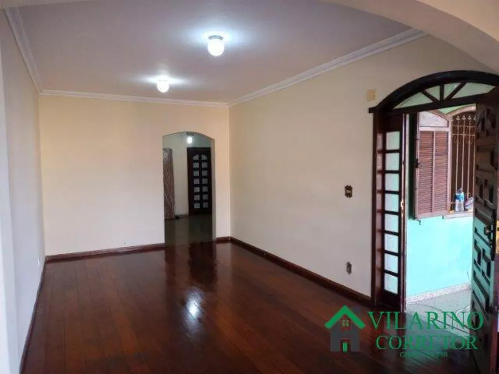 Casa à venda e aluguel com 3 quartos, 230m² - Foto 1