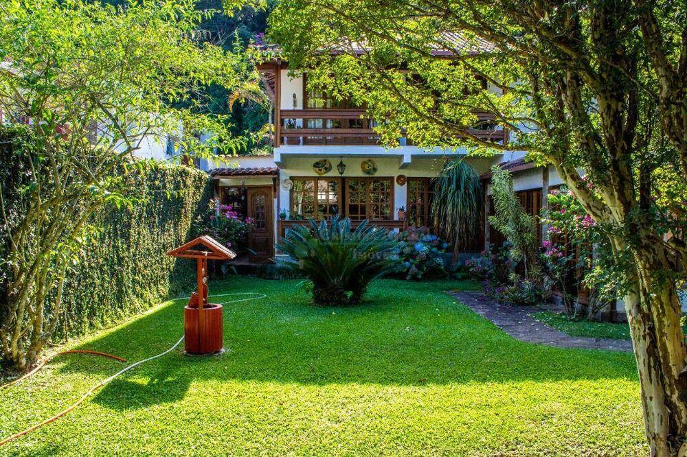 Casa de Condomínio à venda com 3 quartos, 380m² - Foto 2
