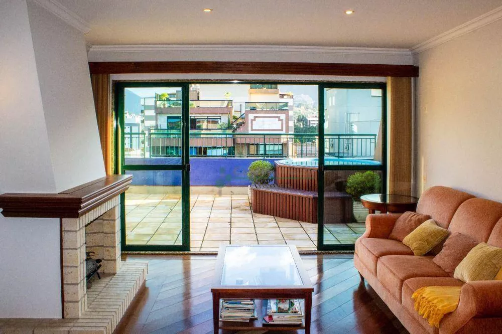 Cobertura, 3 quartos, 240 m² - Foto 2