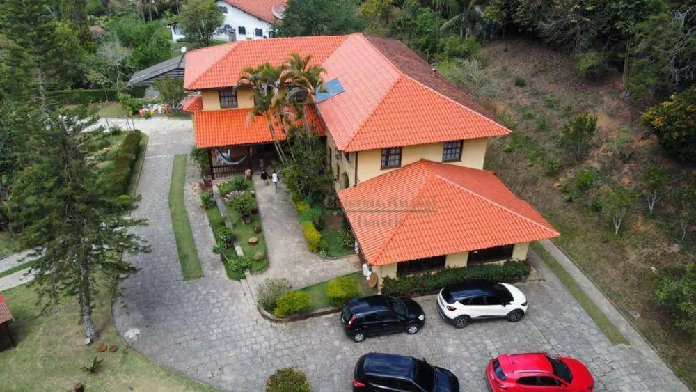 Casa à venda com 9 quartos, 379m² - Foto 1